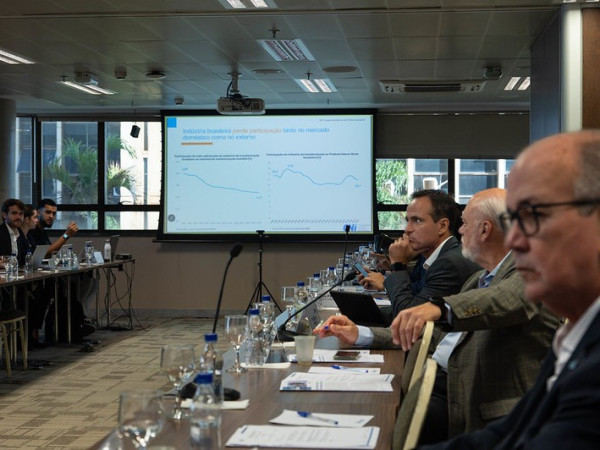 O combate ao Custo Brasil &eacute; uma das principais pautas da CNI quando o assunto &eacute; competitividade e fortalecimento da base produtiva do pa&iacute;s. 