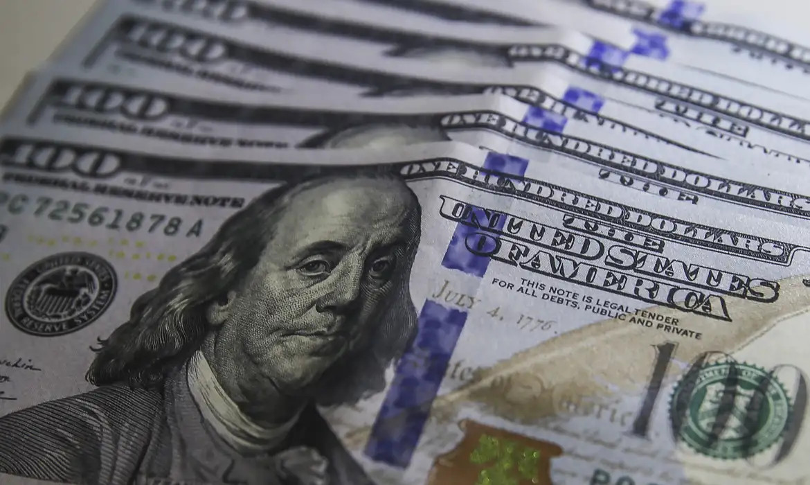 Dólar cai para R$ 5,10, após juros serem mantidos nos EUA