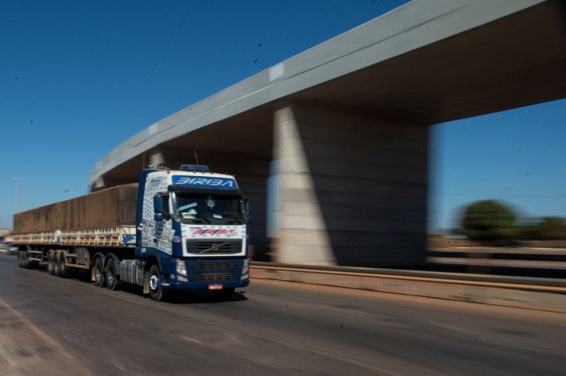 BNDES financia renovação de frota de caminhões e de ônibus.