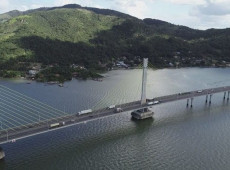 O tr&aacute;fego segue liberado em uma faixa por sentido e a velocidade m&aacute;xima permitida sobre a estrutura permanece limitada a 50 km/h.