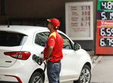 Aumento de etanol na gasolina divide opini&otilde;es sobre impacto em carros
