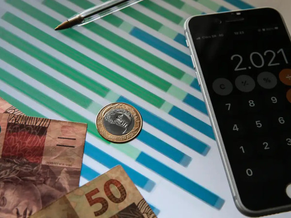Pela 1&ordf; vez desde mar&ccedil;o, mercado reduz expectativa para Selic em 2026
