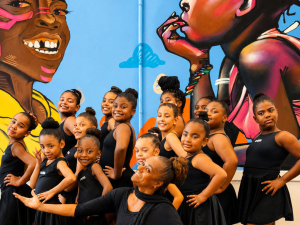 Criado pela bailarina e core&oacute;grafa Andreia Zaida, o Sambal&eacute; transforma a dan&ccedil;a em uma ferramenta de inclus&atilde;o social, respeitando a individualidade de cada crian&ccedil;a e valorizando a identidade e a cultura brasileiras.