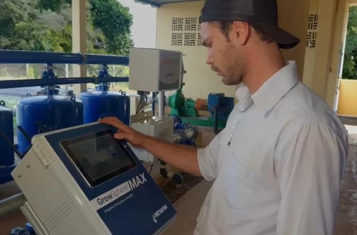 A agricultura digital no Brasil deixou de ser uma realidade exclusiva das grandes fazendas e passou a ganhar espaço também entre pequenos e médios produtores rurais.
