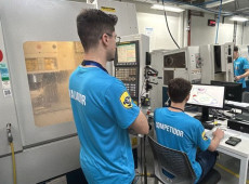 Na pr&aacute;tica, os competidores recebem, no in&iacute;cio da prova, o desenho t&eacute;cnico da pe&ccedil;a que dever&aacute; ser produzida. 