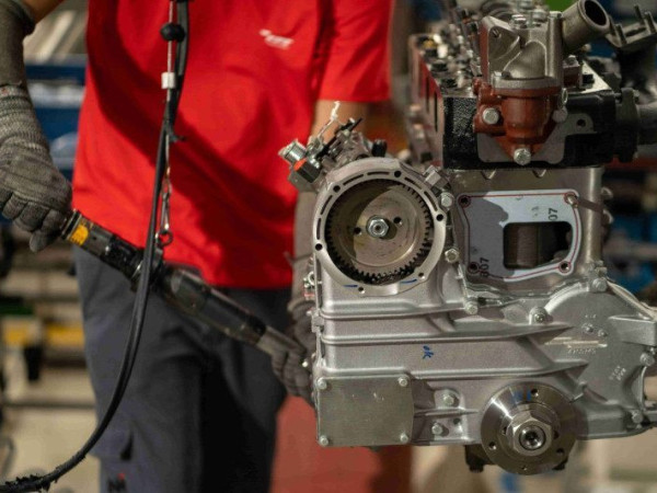 A ind&uacute;stria brasileira segue investindo em m&aacute;quinas e equipamentos novos, mas ainda d&aacute; os primeiros passos na moderniza&ccedil;&atilde;o tecnol&oacute;gica do parque fabril.