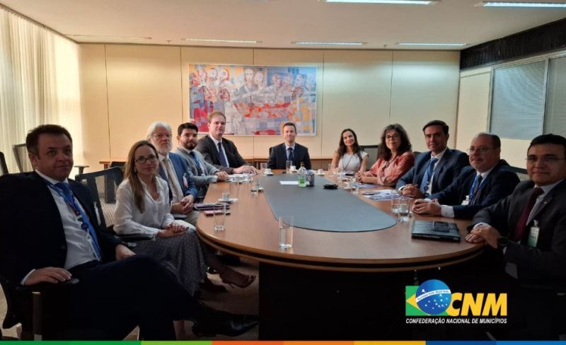 Ricardo Hermany, representando o presidente da CNM, Paulo Ziulkoski, apresentou levantamento feito pela Confederação acerca do impacto dos pisos salariais de categorias do funcionalismo municipal.