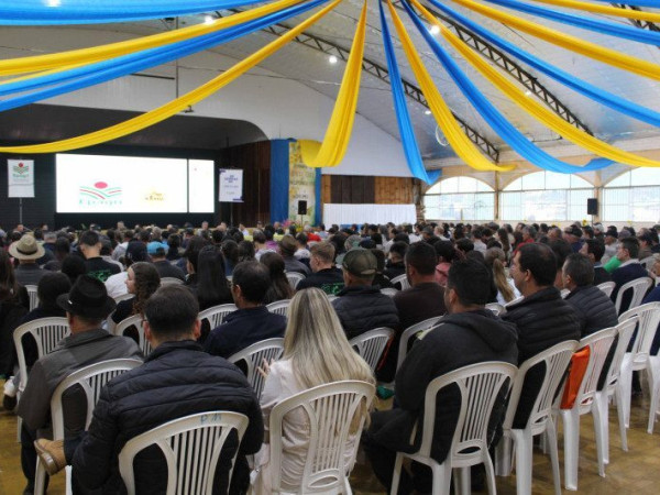  O evento reuniu apicultores, meliponicultores, t&eacute;cnicos e lideran&ccedil;as.