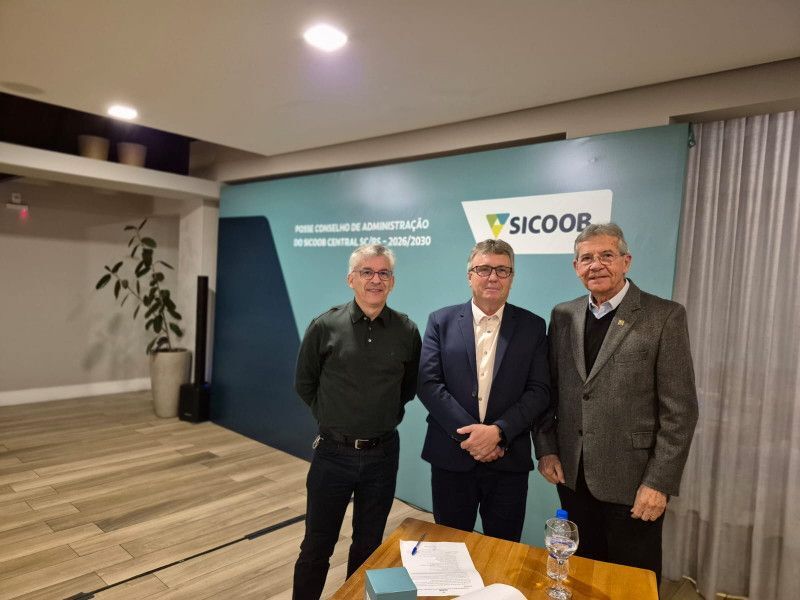 Posse do Conselho de Administra&ccedil;&atilde;o do Sicoob Central SC/RS para a gest&atilde;o 2026/2030, realizada com a presen&ccedil;a dos integrantes da nova diretoria