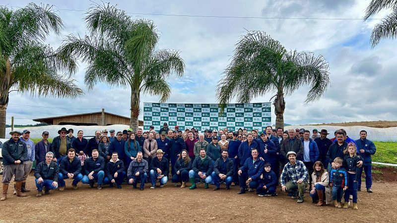 O evento reuniu produtores, técnicos, lideranças e autoridades regionais.