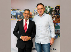 -O deputado estadual Carlos Humberto e o delegado-geral da policia Civil de Santa Catarina, Marcelo Sampaio