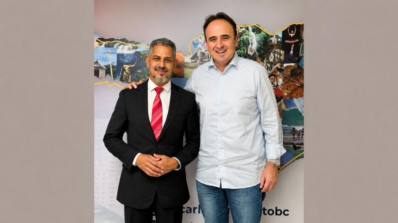-O deputado estadual Carlos Humberto e o delegado-geral da policia Civil de Santa Catarina, Marcelo Sampaio