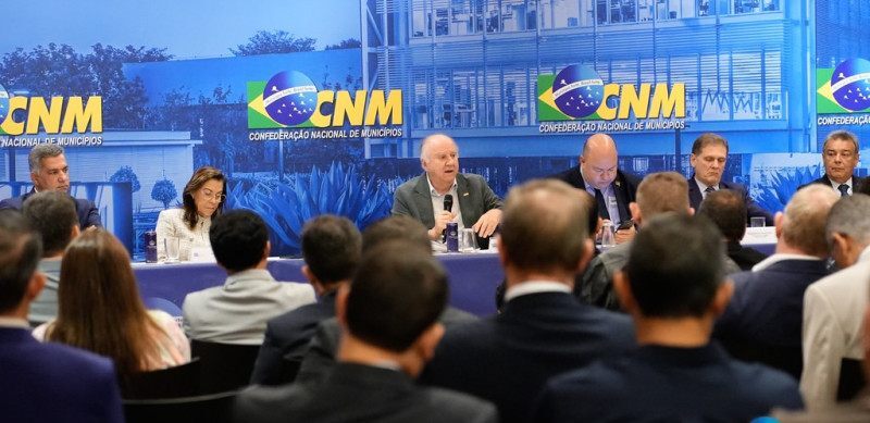 Segundo o presidente da Confederação Nacional de Municípios, Paulo Ziulkosk, a situação é grave e coloca em risco a oferta de serviços públicos  para a população

