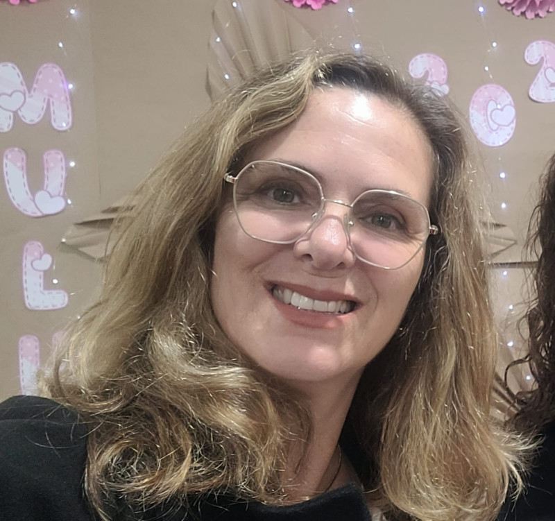 -A escritora Joinvilense Susana Stähelin, autora do livro 