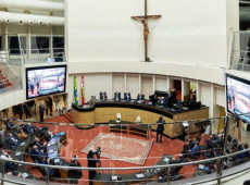 A solenidade aconteceu no Plen&aacute;rio da Alesc.