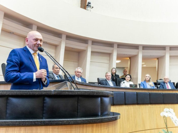 O empres&aacute;rio Luciano Hang, tamb&eacute;m homenageado durante a solenidade, destacou a for&ccedil;a do com&eacute;rcio e da ind&uacute;stria catarinense
