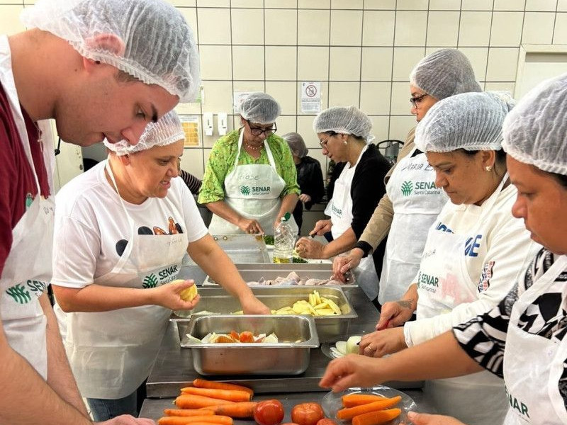 A capacita&ccedil;&atilde;o reuniu profissionais da alimenta&ccedil;&atilde;o escolar.