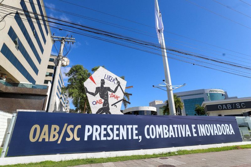 O aplicativo é gratuito e 100% digital.