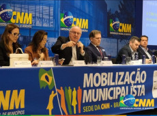 Foram mapeadas pela CNM 58 proposi&ccedil;&otilde;es  referentes ao piso  salarial de 33  carreiras com impacto financeiro superior a R$ 80 bilh&otilde;es por ano. 