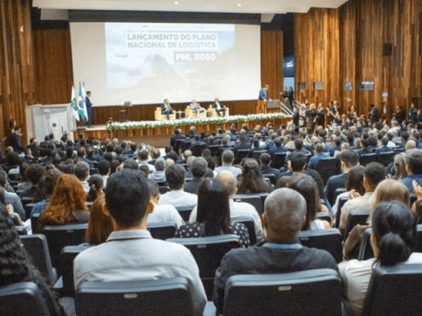 O lan&ccedil;amento reuniu autoridades do governo federal, especialistas, representantes dos setores produtivos e integrantes da sociedade civil.