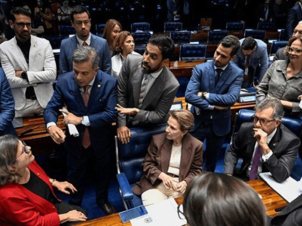 O projeto foi apresentado como maneira de reduzir o impacto da guerra entre Estados Unidos e Ir&atilde; nos pre&ccedil;os desses combust&iacute;veis.
