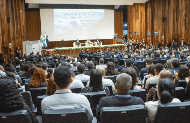 O lançamento reuniu autoridades do governo federal, especialistas, representantes dos setores produtivos e integrantes da sociedade civil.