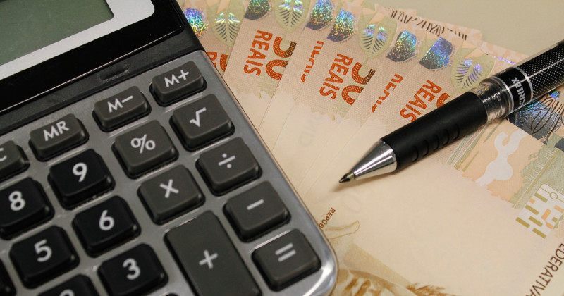 A análise abrange também a compatibilidade entre o texto da lei e seus anexos.