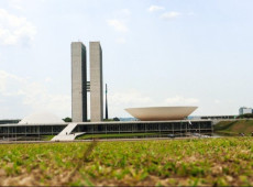 O presidente da Confedera&ccedil;&atilde;o Nacional da Ind&uacute;stria (CNI), Ricardo Alban, considera o momento inadequado para a tramita&ccedil;&atilde;o do projeto que reduz a jornada de trabalho.