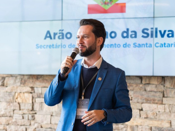  Ar&atilde; Josino, secret&aacute;rio de Estado de Planejamento de SC