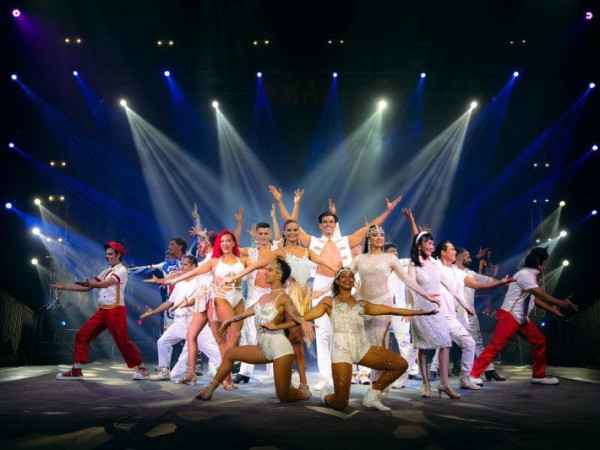 Espet&aacute;culo permanece Cirque Amar