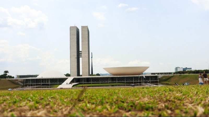 O presidente da Confederação Nacional da Indústria (CNI), Ricardo Alban, considera o momento inadequado para a tramitação do projeto que reduz a jornada de trabalho.