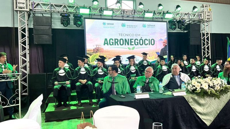 Solenidade marcou a formatura de 20 novos profissionais. 