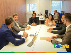 A visita &agrave; sede da entidade, em Bras&iacute;lia, proporcionou um espa&ccedil;o de di&aacute;logo e interc&acirc;mbio de experi&ecirc;ncias sobre temas estrat&eacute;gicos para as administra&ccedil;&otilde;es tribut&aacute;rias municipais, em especial sobre a Reforma Tribut&aacute;ria.