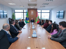 O presidente do TJSC, Rubens Schulz, recebe o desembargador F&aacute;bio Muniz (TJPR)