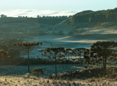 Queda acentuada come&ccedil;a pelo Grande Oeste e avan&ccedil;a para as demais regi&otilde;es; popula&ccedil;&atilde;o deve redobrar os cuidados com a exposi&ccedil;&atilde;o &agrave;s baixas temperaturas