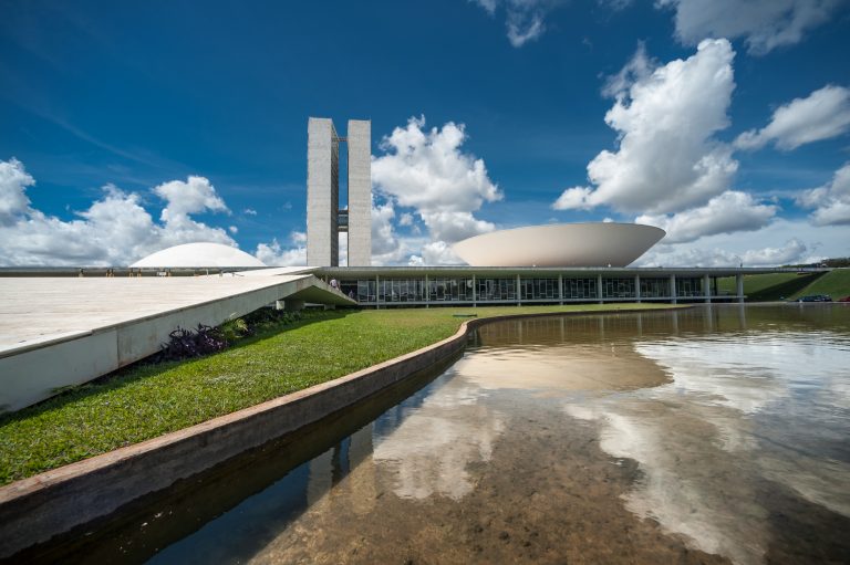 Neste ano, há 7.620 candidatos concorrendo a uma vaga na Câmara dos Deputados 