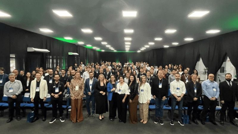 Estiveram presentes empresários transportadores, autoridades e lideranças, gestores e funcionários de empresas de Chapecó e região.