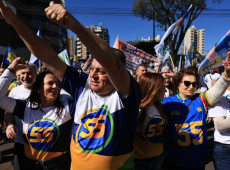 O ato teve in&iacute;cio em frente &agrave; prefeitura e reuniu cerca de 18 mil pessoas, segundo dados da Guarda Municipal. 