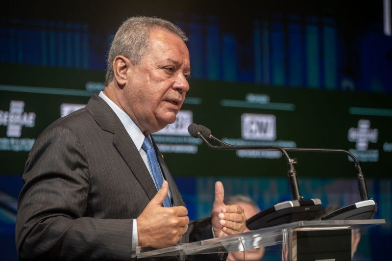 Presidente da CNI Ricardo Alban.