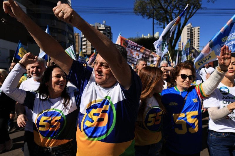 O ato teve início em frente à prefeitura e reuniu cerca de 18 mil pessoas, segundo dados da Guarda Municipal. 
