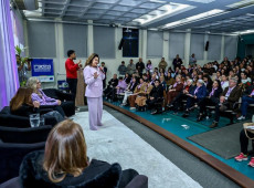 A vice-governadora Marilisa Boehm defendeu que as a&ccedil;&otilde;es de conscientiza&ccedil;&atilde;o pelo fim da viol&ecirc;ncia contra a mulher n&atilde;o podem ficar restritas ao Agosto Lil&aacute;s.