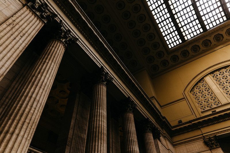 A decisão foi tomada na ADPF 1.316, ajuizada pela Confederação Nacional dos Estabelecimentos de Ensino contra atos relacionados à implementação das novas exigências da NR-1.