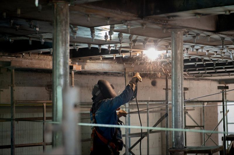 A indústria da construção segue em ritmo inferior ao registrado no ano passado. 