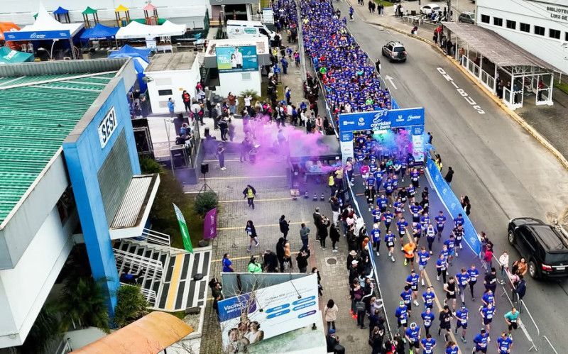 Participantes disputaram percursos de 5 km e 10 km; largada foi no SESI.