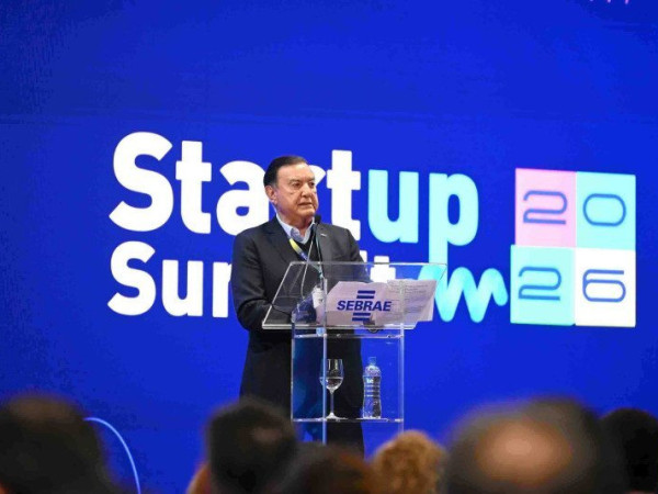O presidente do CDN Sebrae e do Sistema Faesc/Senar, Jos&eacute; Zeferino Pedrozo, destaca a for&ccedil;a do empreendedorismo durante a abertura do Startup Summit.