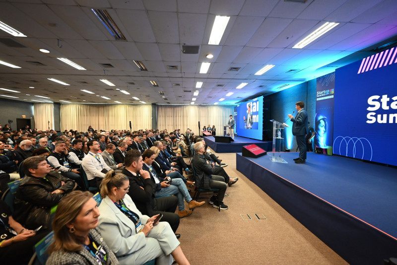 A abertura do evento em auditório do Centrosul, em Florianópolis, contou com a presença de inúmeras lideranças e de veículos de imprensa