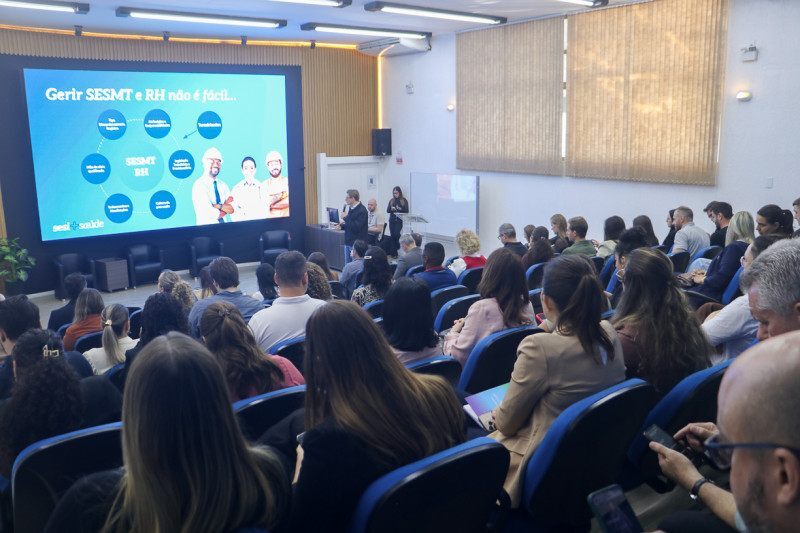  Encontro realizado pelo Sistema FIESC e entidades parceiras durante a Techcon reuniu especialistas para discutir produtividade, gestão de riscos, cidades inteligentes e cenário do setor