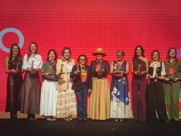 Vencedoras da 9&ordf; edi&ccedil;&atilde;o do Pr&ecirc;mio Mulheres do Agro durante cerim&ocirc;nia de premia&ccedil;&atilde;o