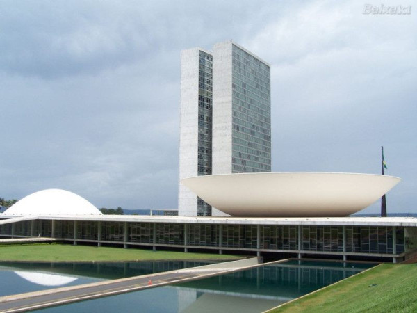 Ser&atilde;o dois senadores eleitos para um mandato de oito anos 
