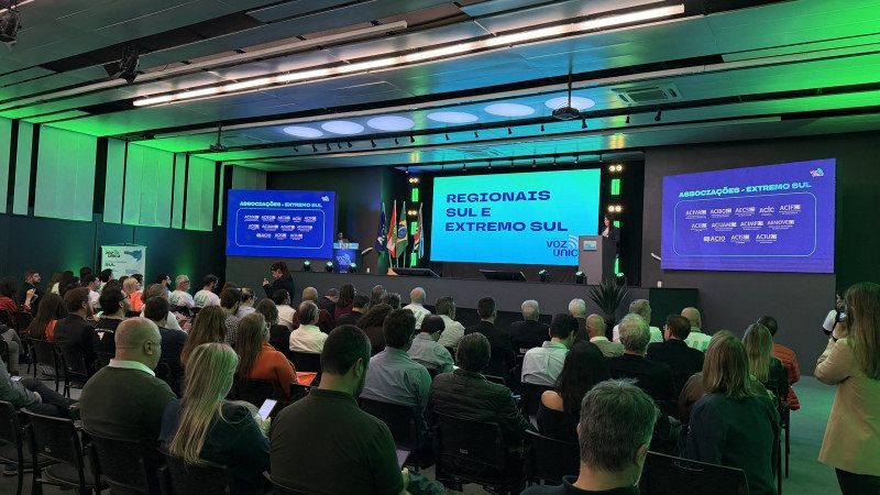 Facisc apresenta as seis prioridades de cada regional a candidatos a deputado federal e estadual na ACIC em Criciúma.


